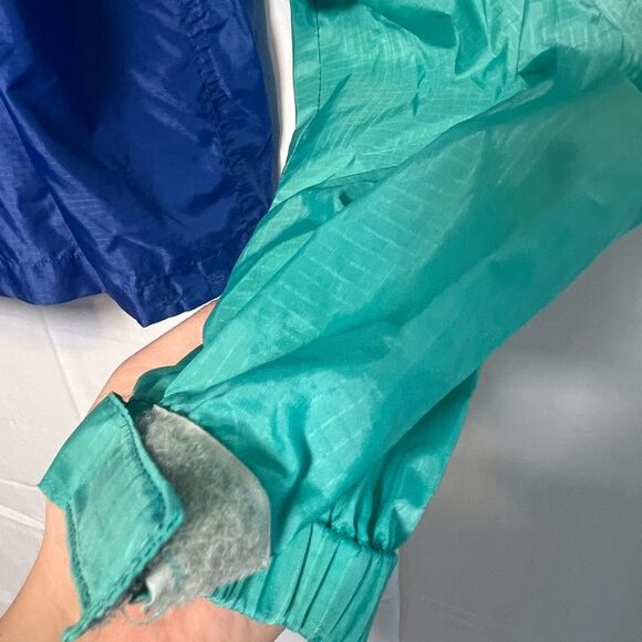 Vintage Patagonia Teal and Blue Kangaroo Pocket Windbreaker - Picture 10 of 14